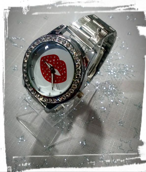 Nowy zegarek damski piękny na prezent usta cyrkonie bransoletka ślub