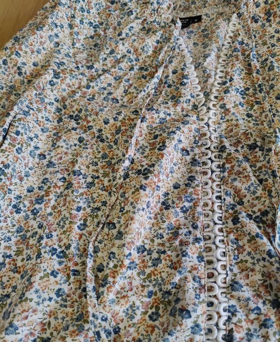 Blusa com padrão florido