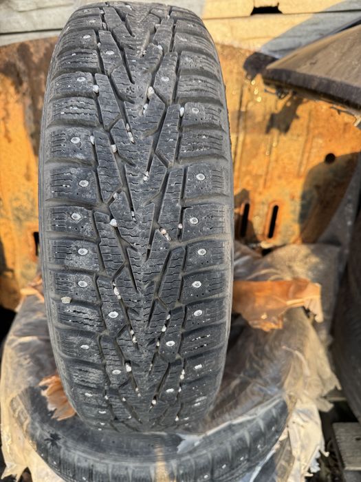 Продам комплект зимней резины 155/65 14 Nokian на дисках