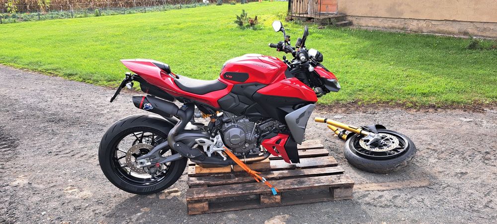 Ducati Streetfighter V2 S, Nowy Model, wydech Termignoni