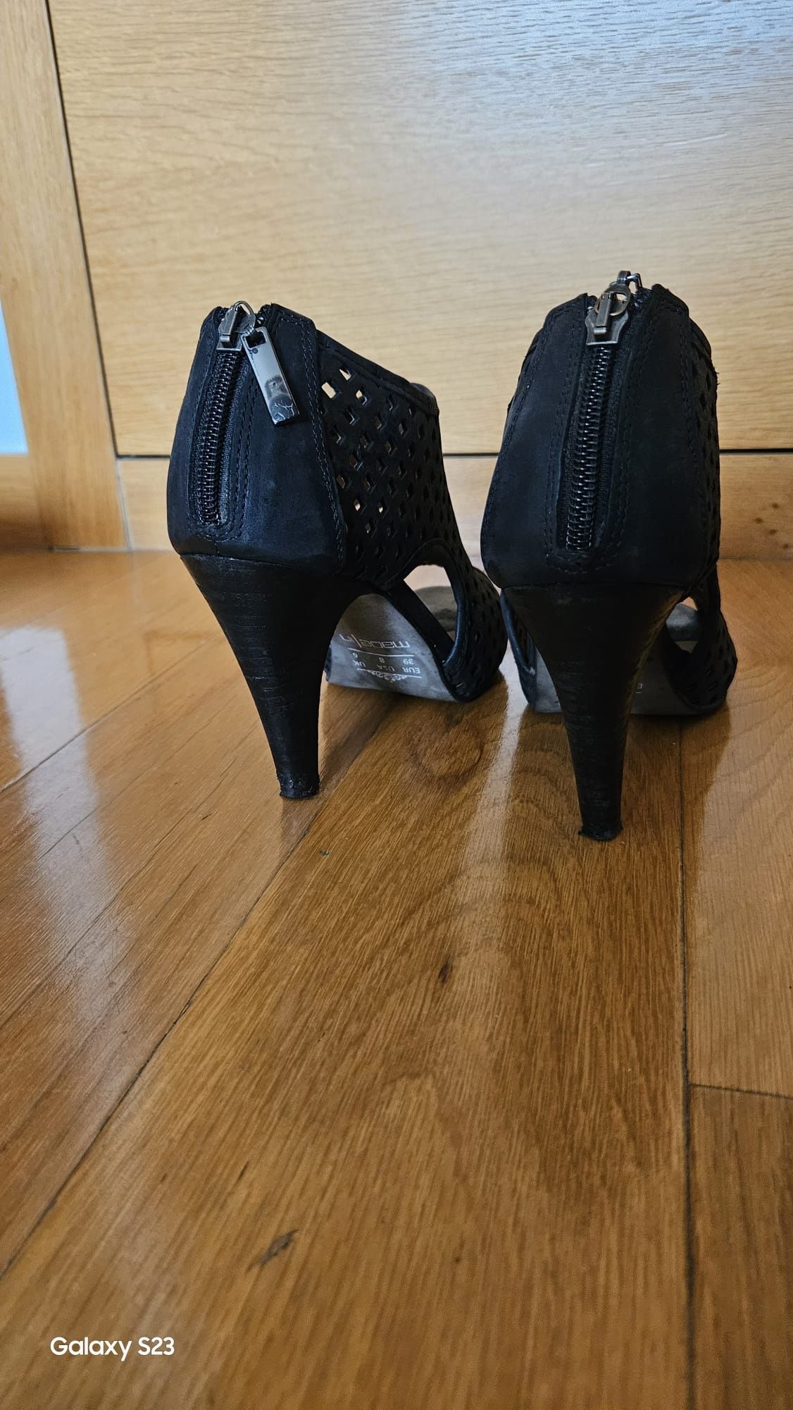 Botins da marca Made In