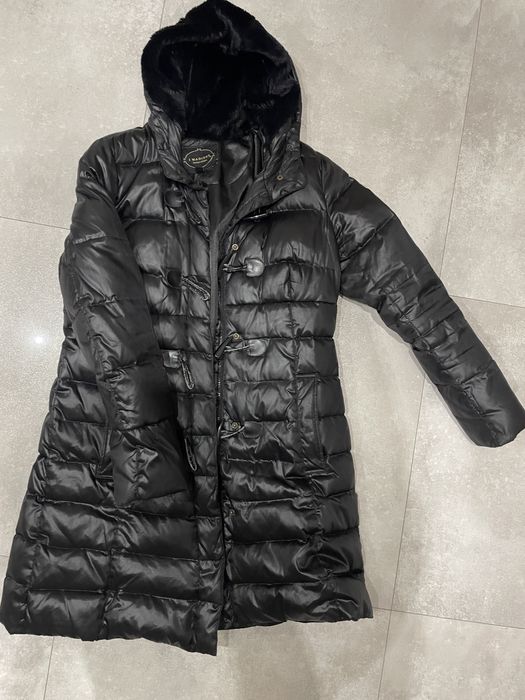 Damski pikowany ocieplany płaszcz z kapturem