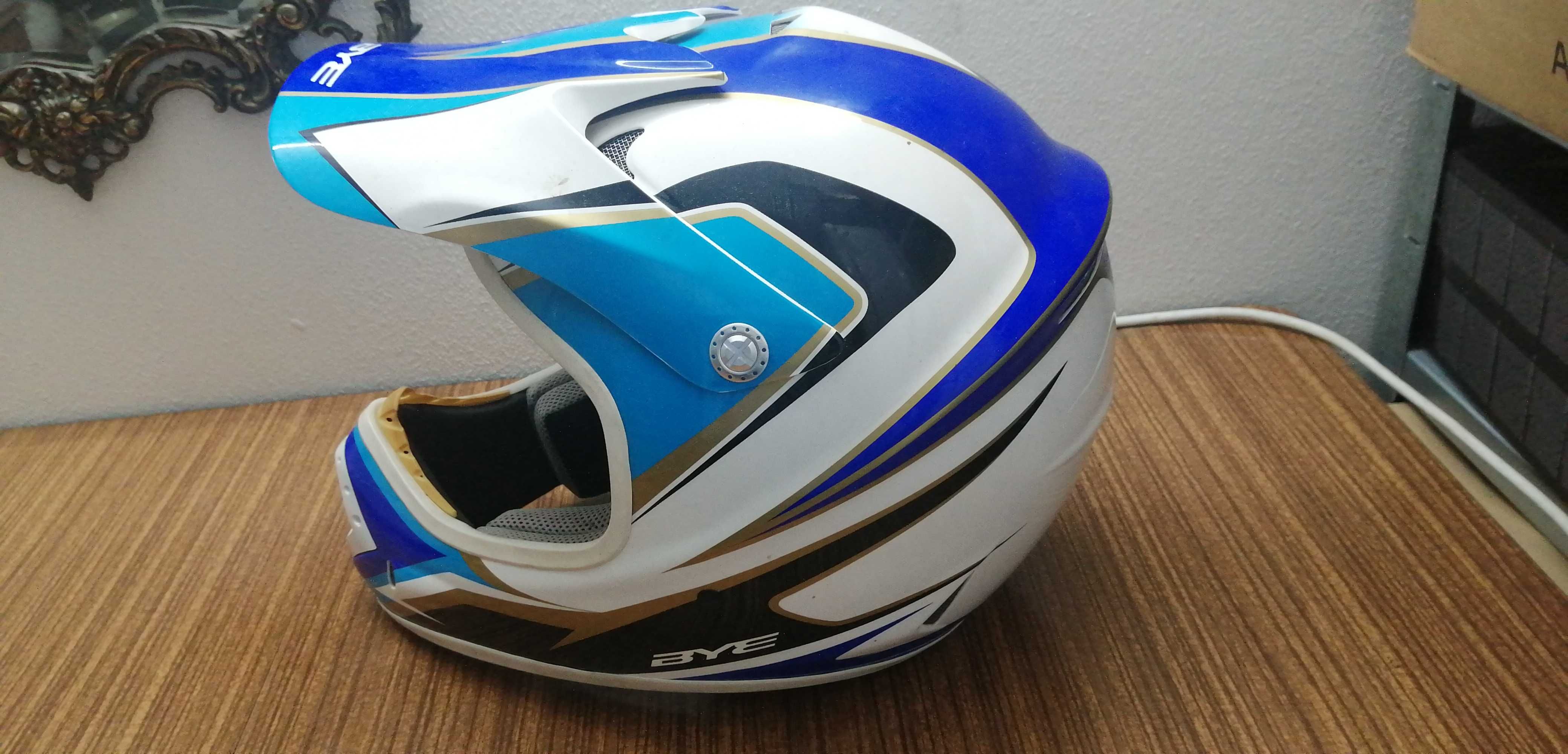 Capacete mota BYE