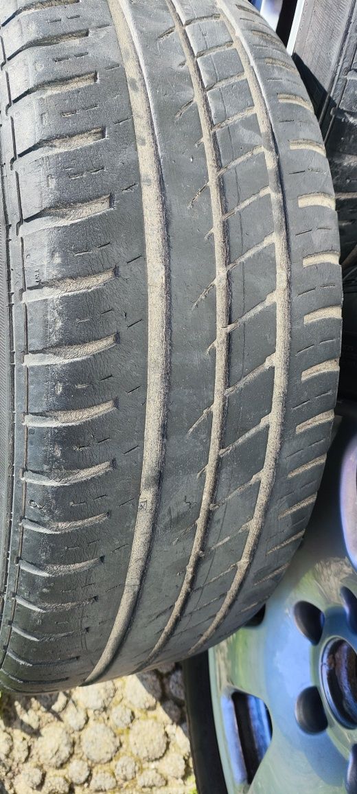5 Jantes originais Audi 205/60 R15 com pneus em bom estado