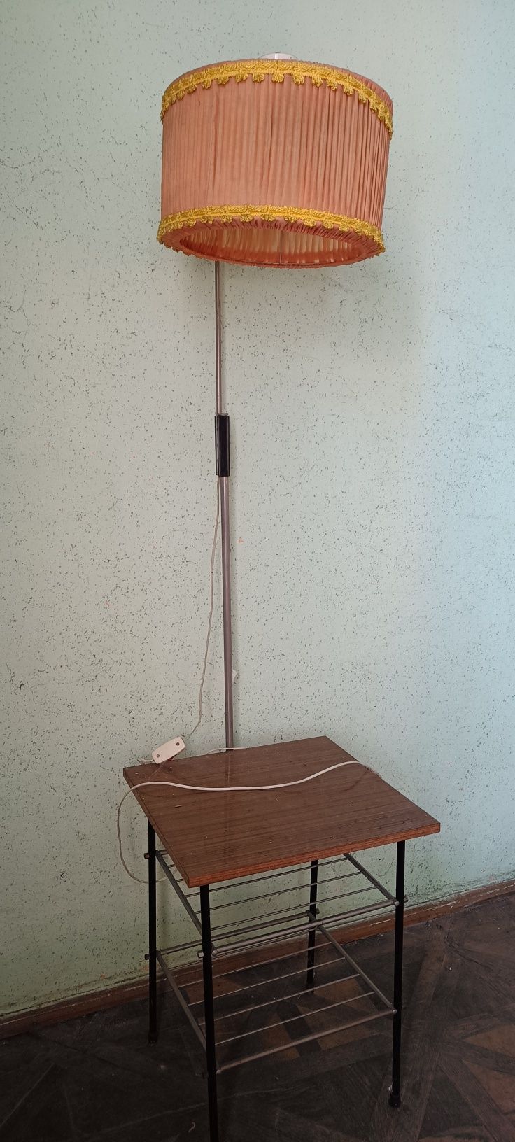 Lampa ze stolikiem PRL