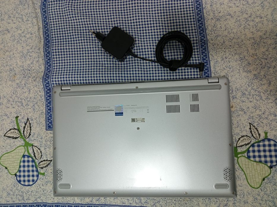 ASUS VivoBook F512D – Ryzen 5 / 8GB RAM / Gráfica 2GB