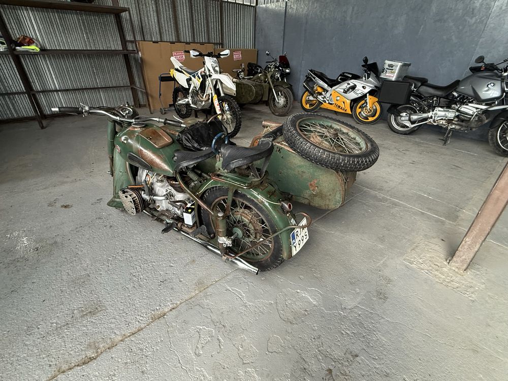 M72 z 1958 roku – klasyczny radziecki motocykl z wózkiem bocznym
