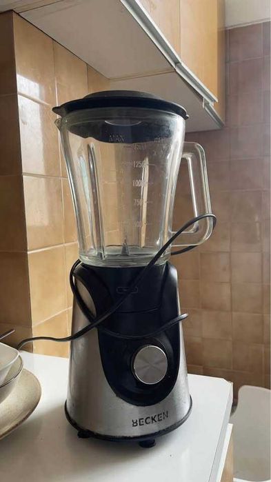 Liquidificador com copo de vidro Becken