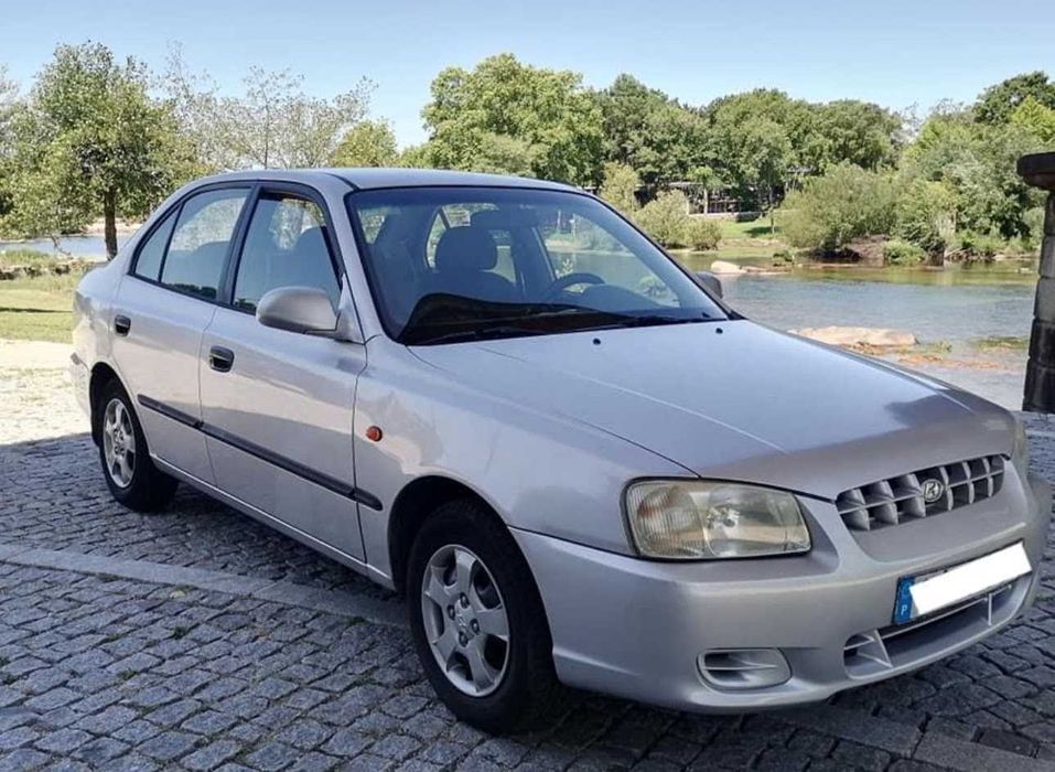 Hyundai Accent 2001 em excelente estado de conservação