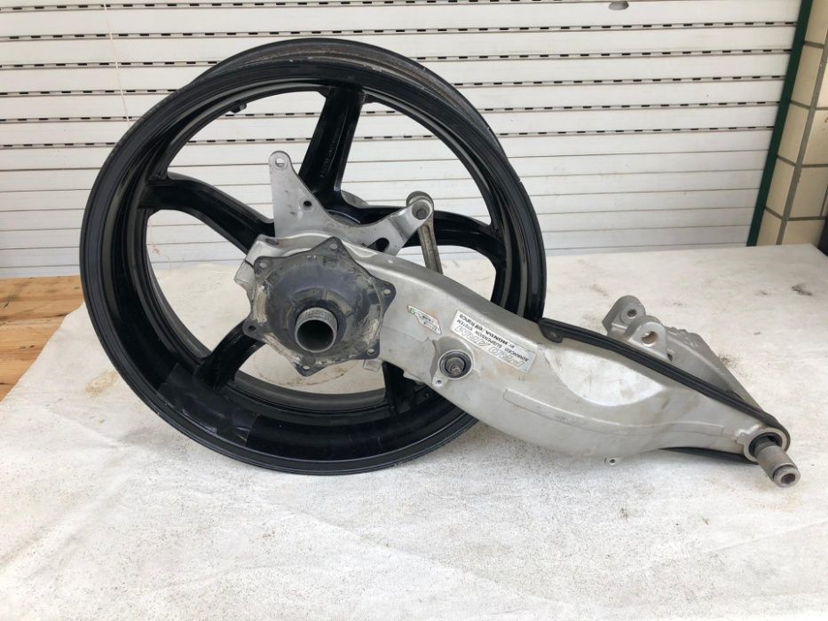 Honda vfr400 nc30 mono-braço adaptado com jante 17