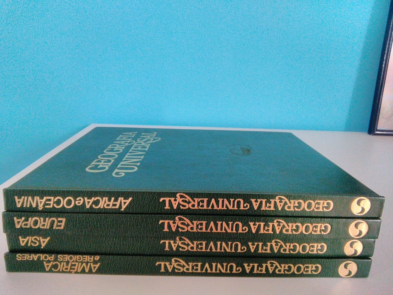 Coleção de 4 livros Geografia Universal