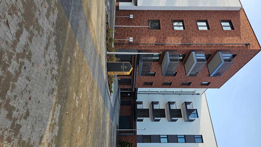 mieszkania w otoczeniu parku pełnym zieleni