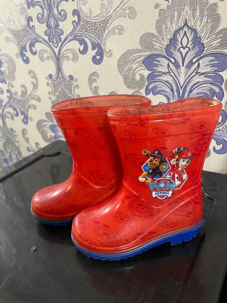 Кроссовки на девочку