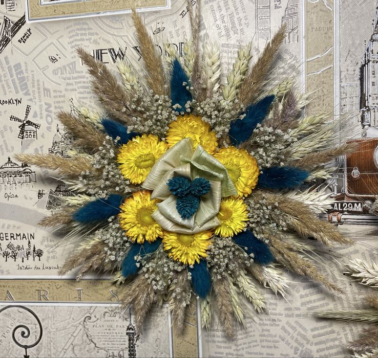 Різдвяні сніжинки із сухоцвітів і колосків.