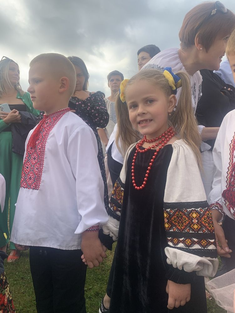 Плаття під вишивку з накидкою