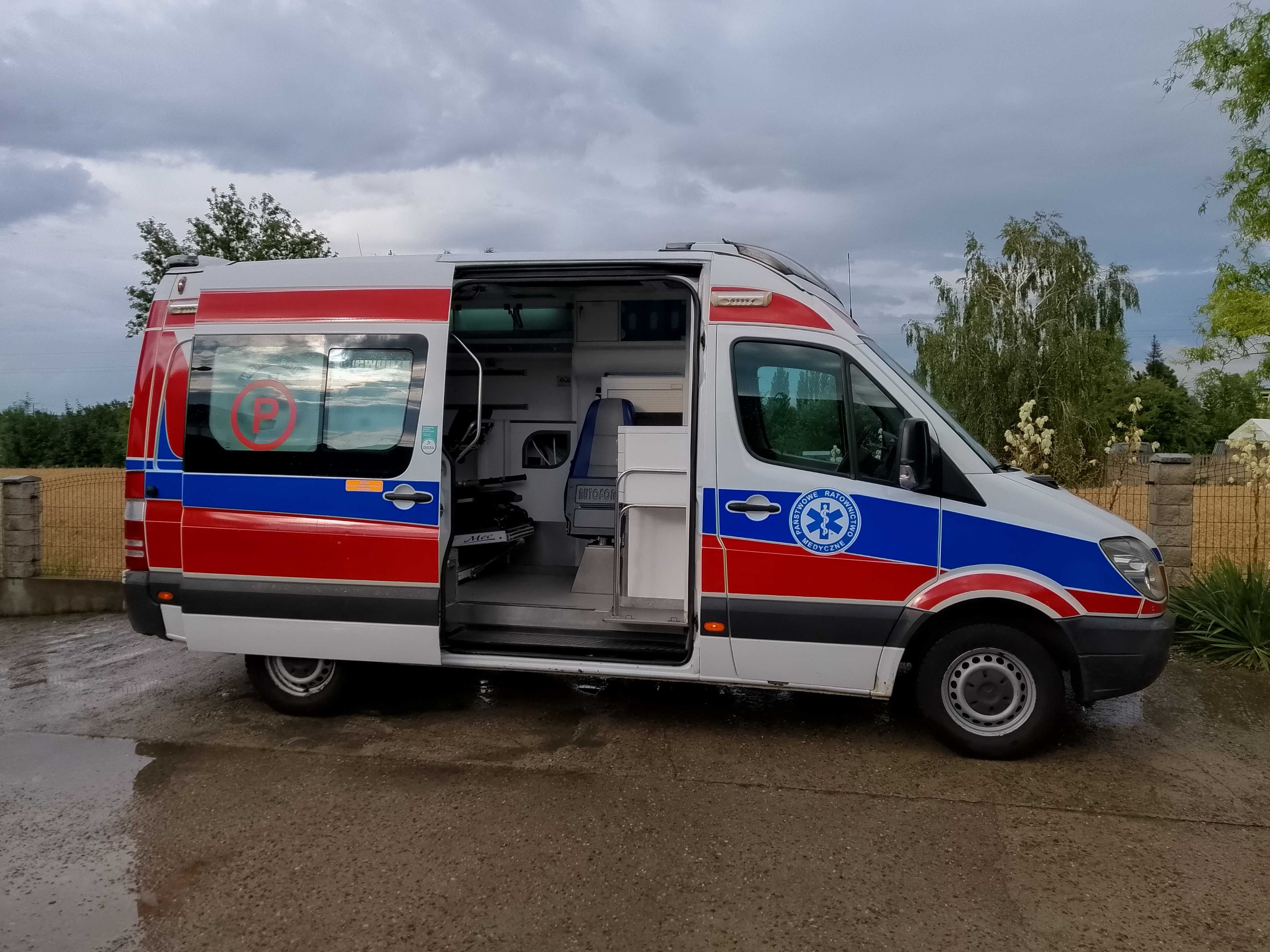 Ambulans Karetka 2012R Sanitarny Mercedes Sprinter 319 Automat Kamper