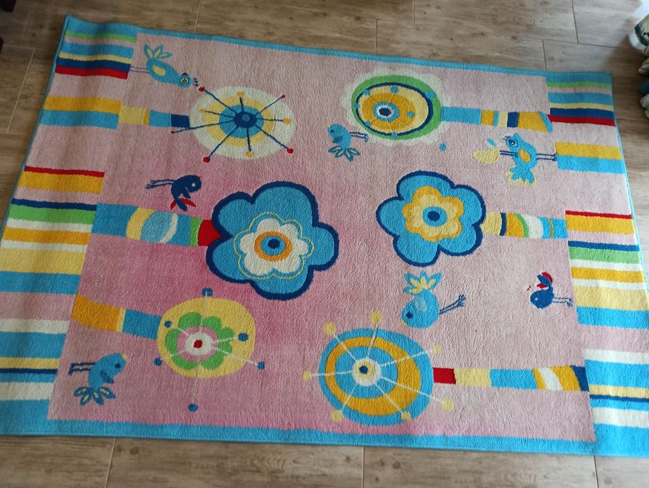 Zadbany dywanik dziecięcy 135/203cm