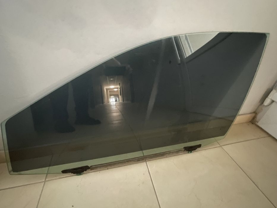 Продам стекло на Лексус РХ 350