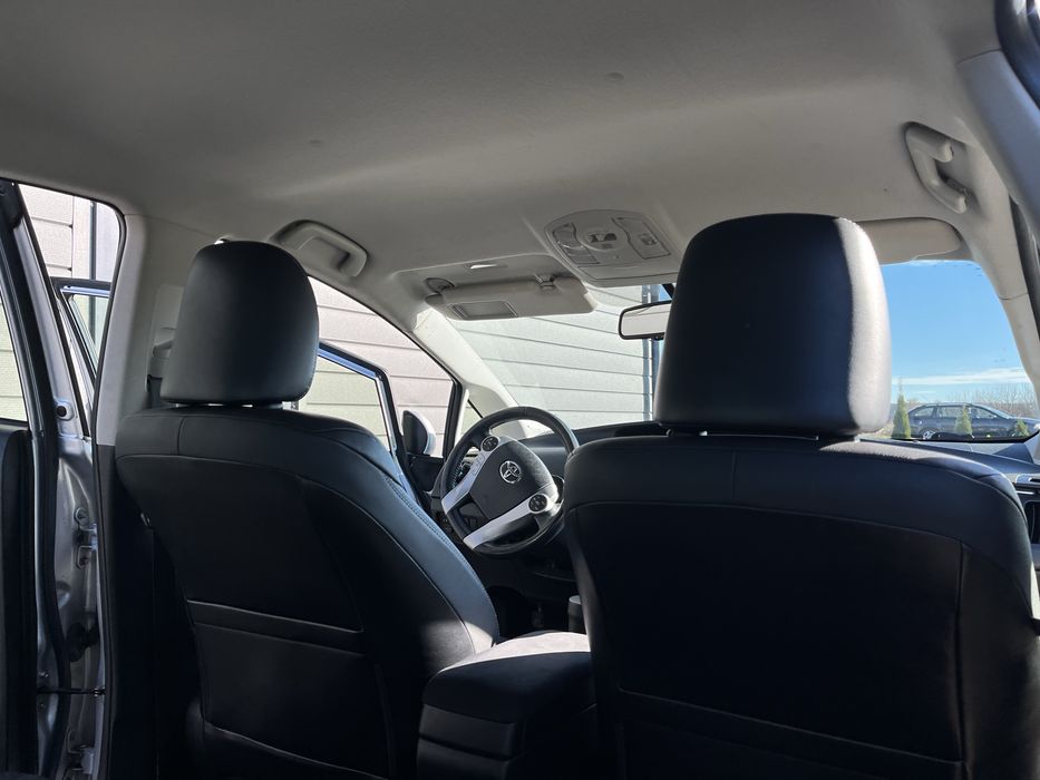 Продається Toyota Prius в технічно відміному стані.
