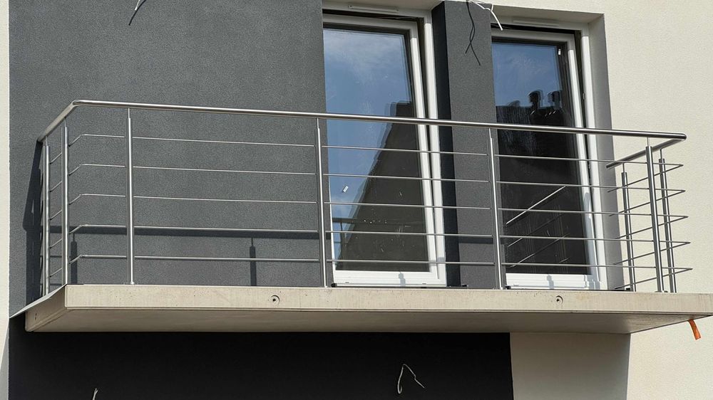 Balustrady nierdzewne podjazdy dla osób niepełnosprawnych