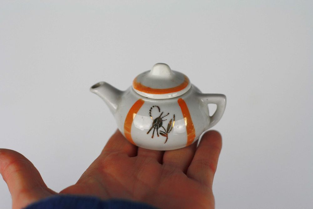 Mini porcelanowy dzbanek do herbaty dla lalek