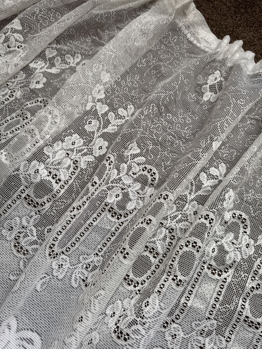 Firanka  wysokiej jakości motywy kwiatowe do kolekcji