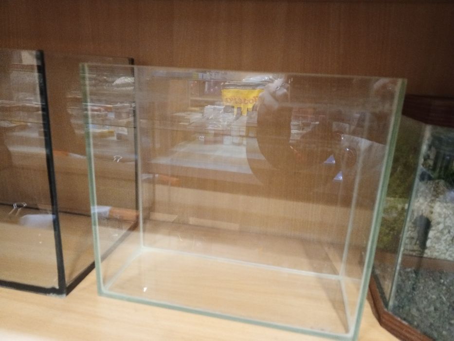Продам аквариум без крышки