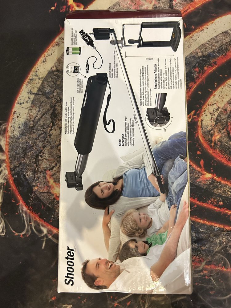 Selfie stick z wbudowanym wyzwalaczem