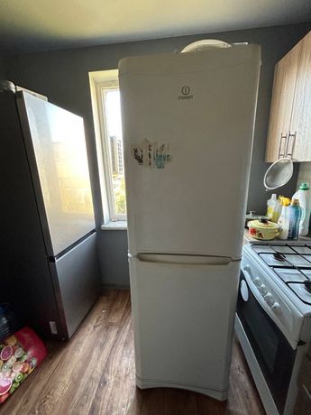 Холодильник indesit