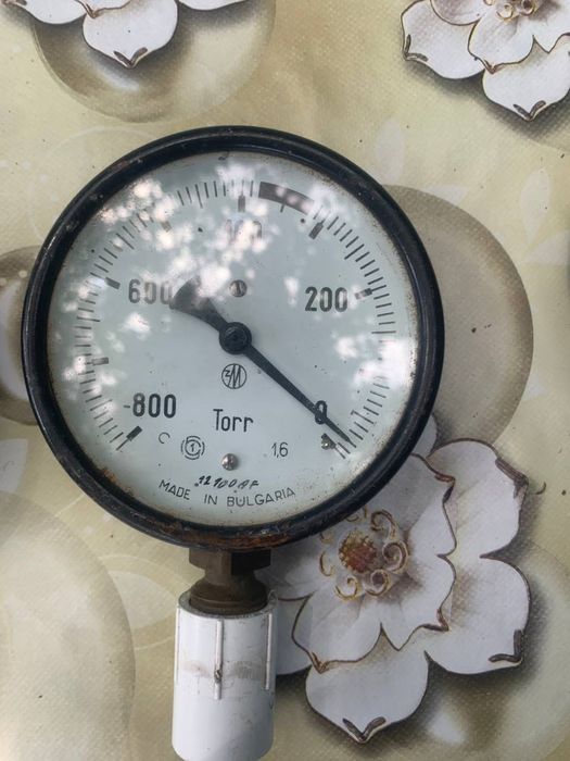 Продам манометр 3 шт .Стан на фото