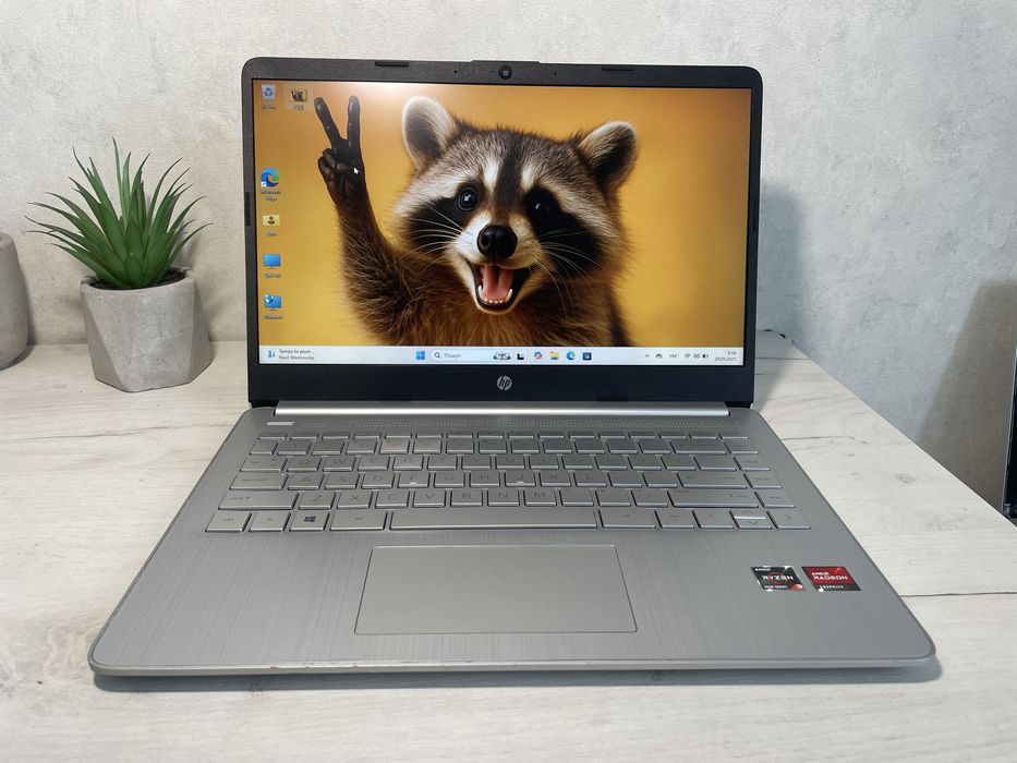 Сучасний HP 14z-fQ1000 AMD Ryzen 3 5300U 16GB 256GB Full HD IPS