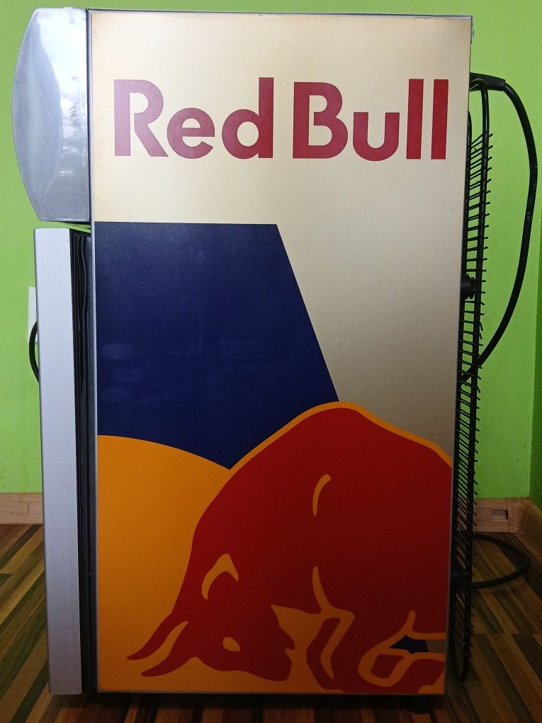 Lodówka redbull z ledem