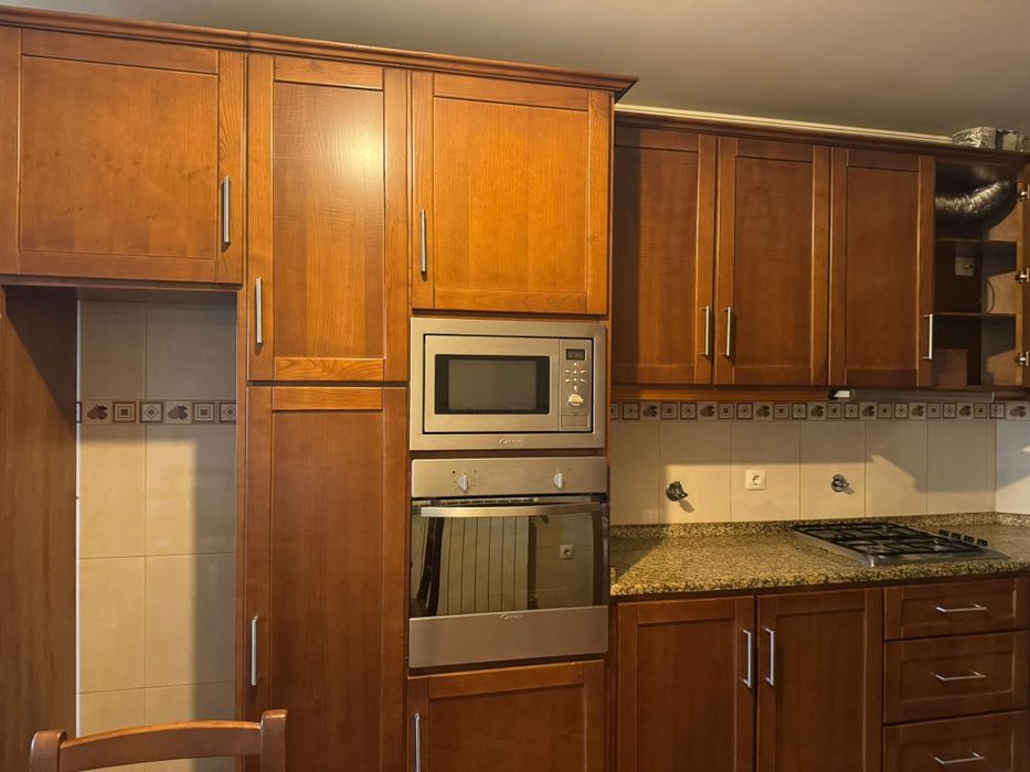 Cozinha madeira bom estado