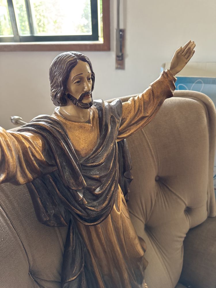 Figura em madeira esculpida de Jesus