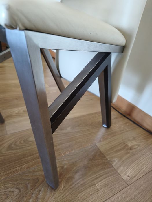 Vendo cadeiras de pele bege de sala