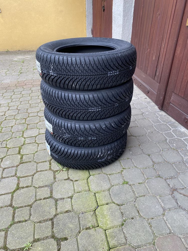 Nowe Opony wieloseznowe Yokohama Blue Earth 4S 195/65R15 91H