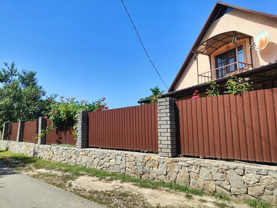 Продається двоповерховий будинок у місті васильків