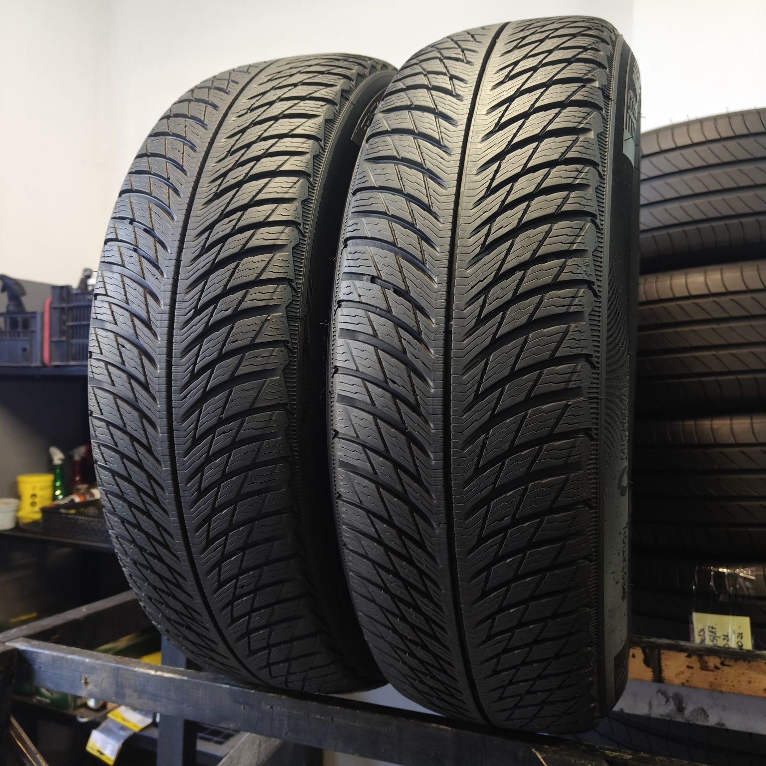 215/65/17 Sprzedam parę opon zimowych Michelin