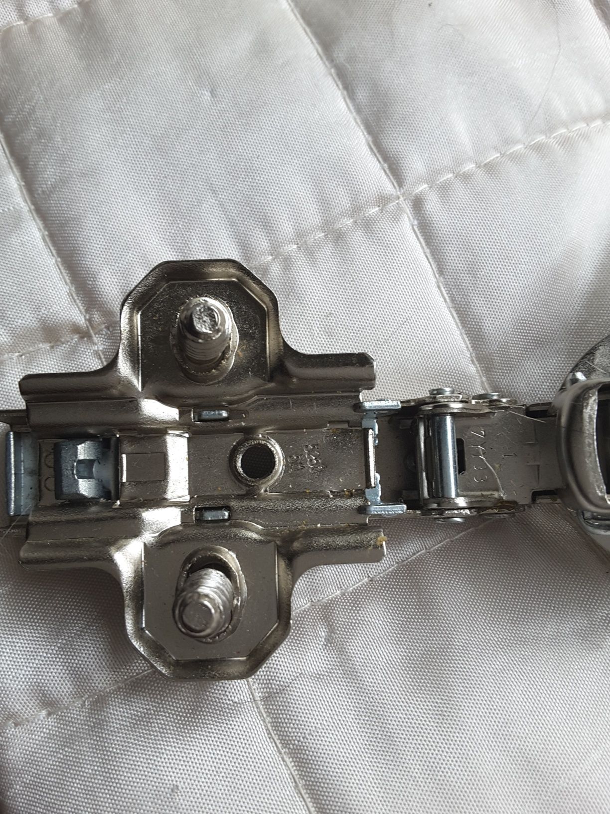 Zawiasy meblowy wpuszczany 110
