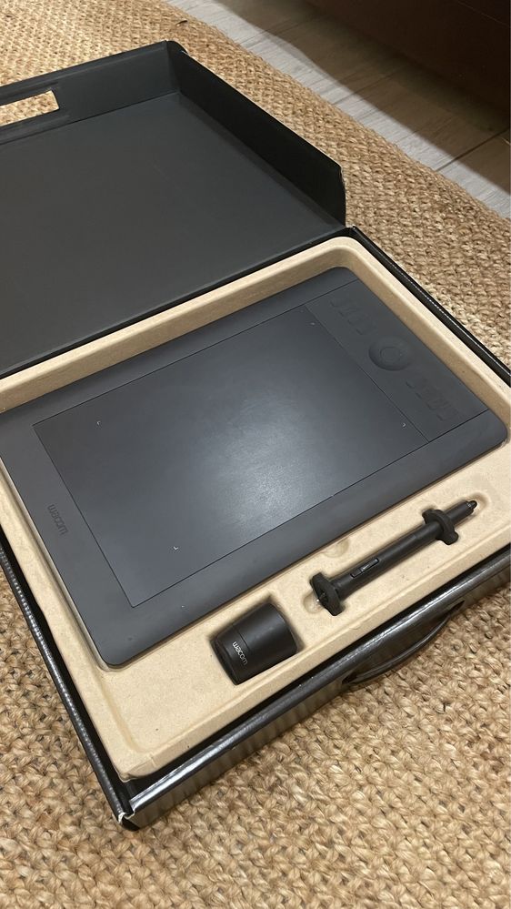 планшет графічний Wacom intous pro touch  PTH-650 M