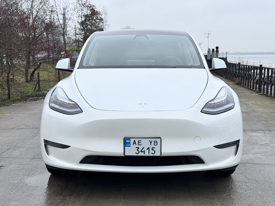 Tesla y, в гарному стані