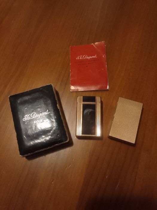 Dois esqueiros dupont em bom estado placados