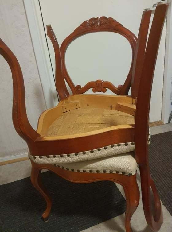 Sprzedam stolik+ 2 krzesła