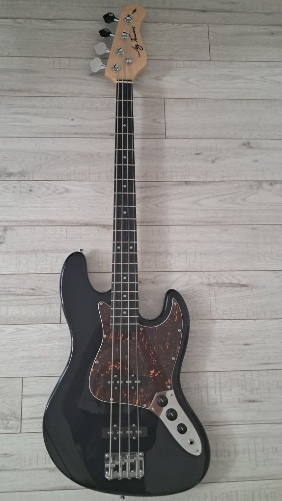 Gitara basowa Jay Turser