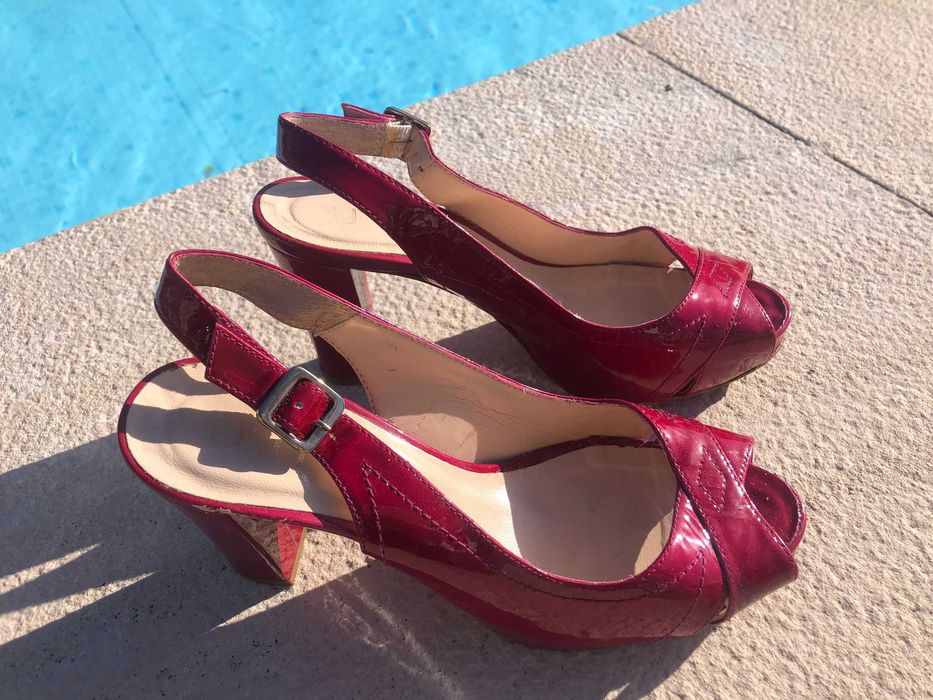 Sandálias Unisa em bom estado