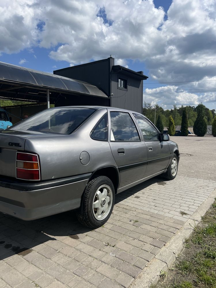 Opel vectra b 1.8 бензин