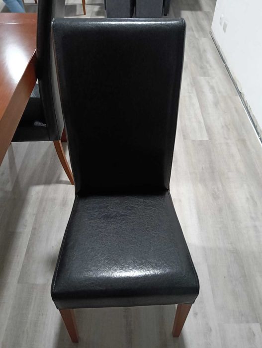 Mesa e 6 cadeiras