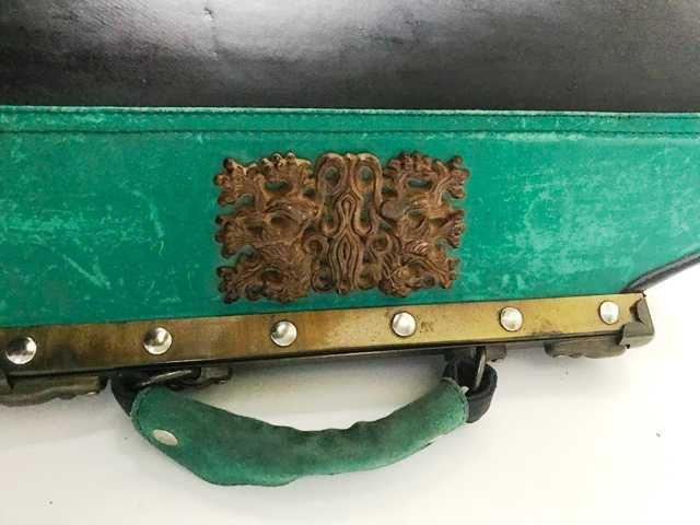 Mala vintage usada feita à mão