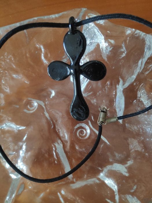 Colar Gargantilha com cruz preta