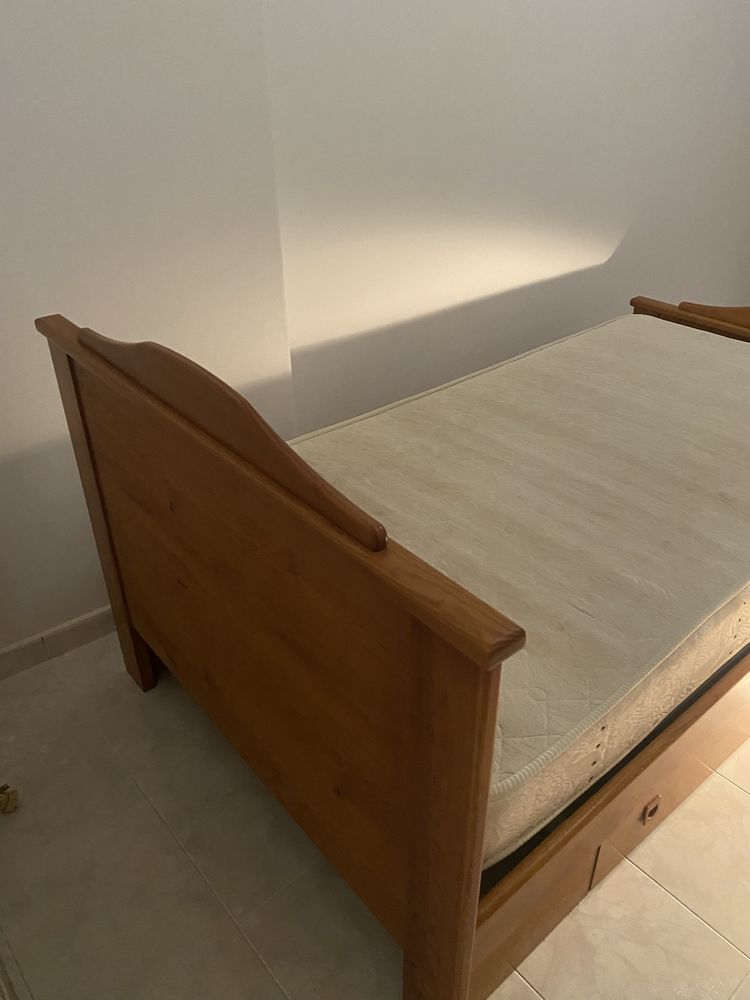 Estrutura de cama + estrado + colchão